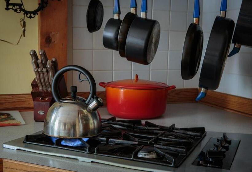 Fernweh Inn & Hostel