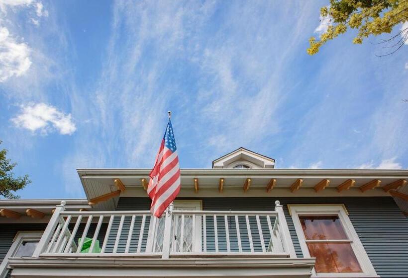 Fernweh Inn & Hostel