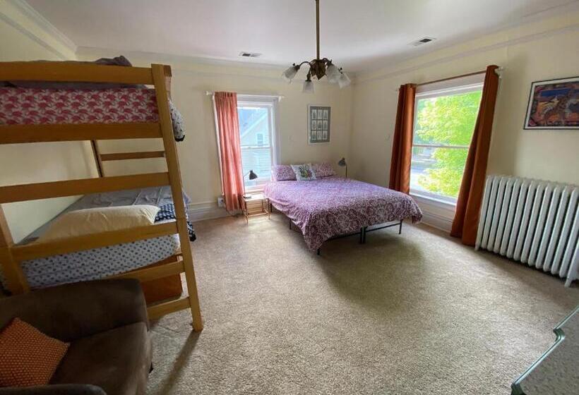 Fernweh Inn & Hostel