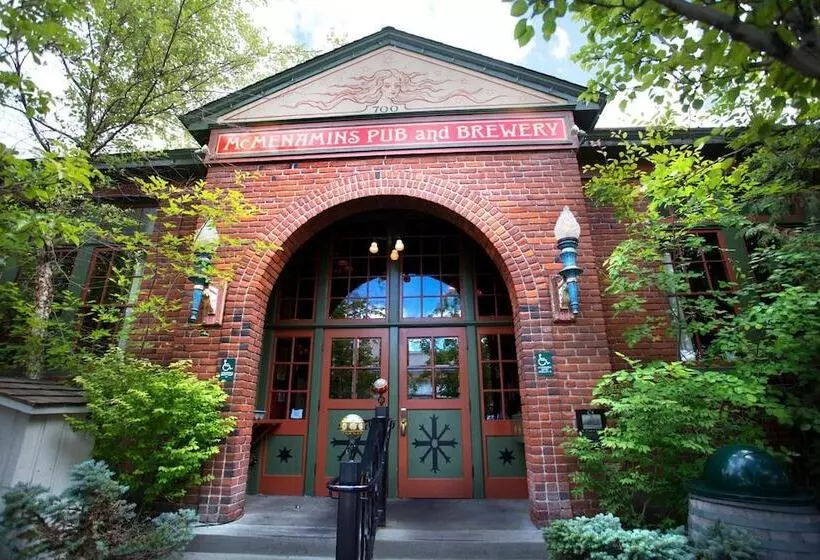 Hotelli Mcmenamins Old St. Francis School