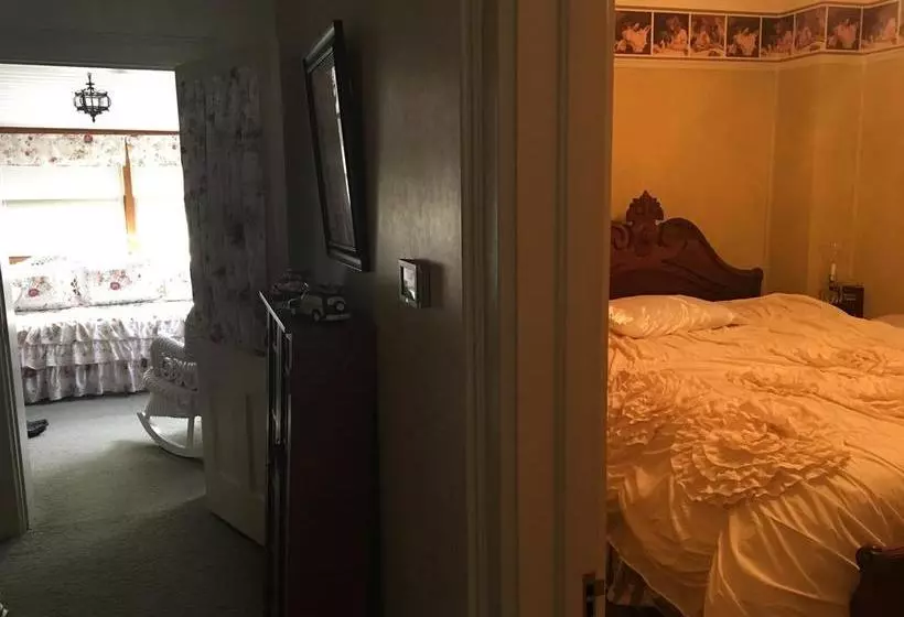 Queen Anne Bed And Breakfast