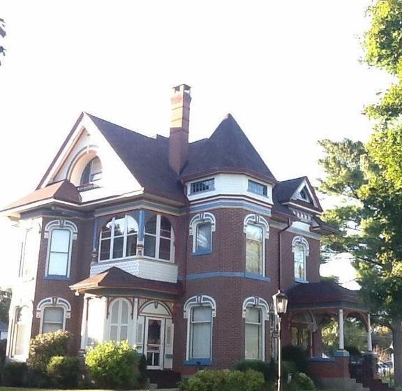 Queen Anne Bed And Breakfast