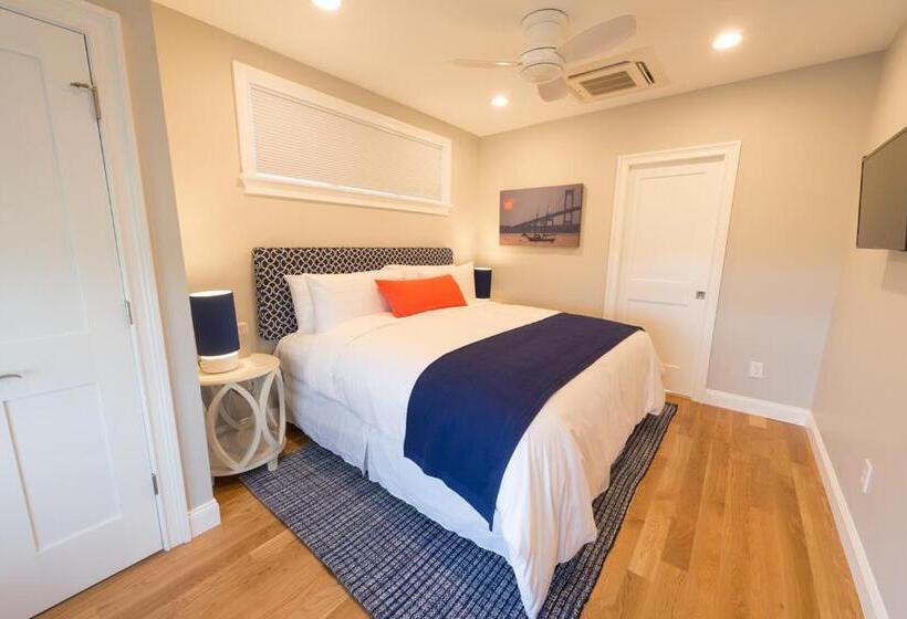 منتجع The East Island Reserve