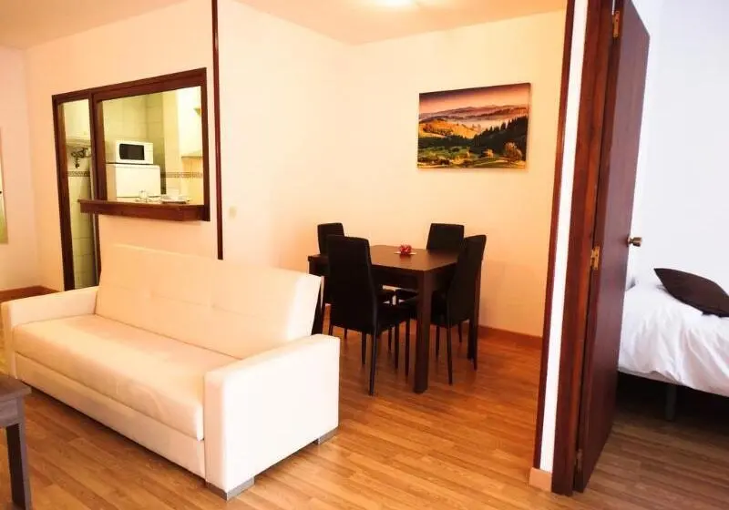 هتل Apartamentos La Solana
