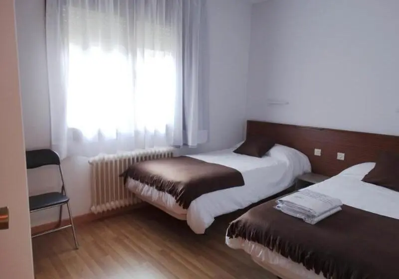 هتل Apartamentos La Solana
