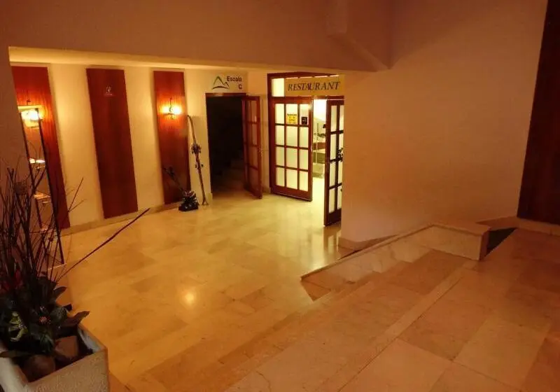 هتل Apartamentos La Solana