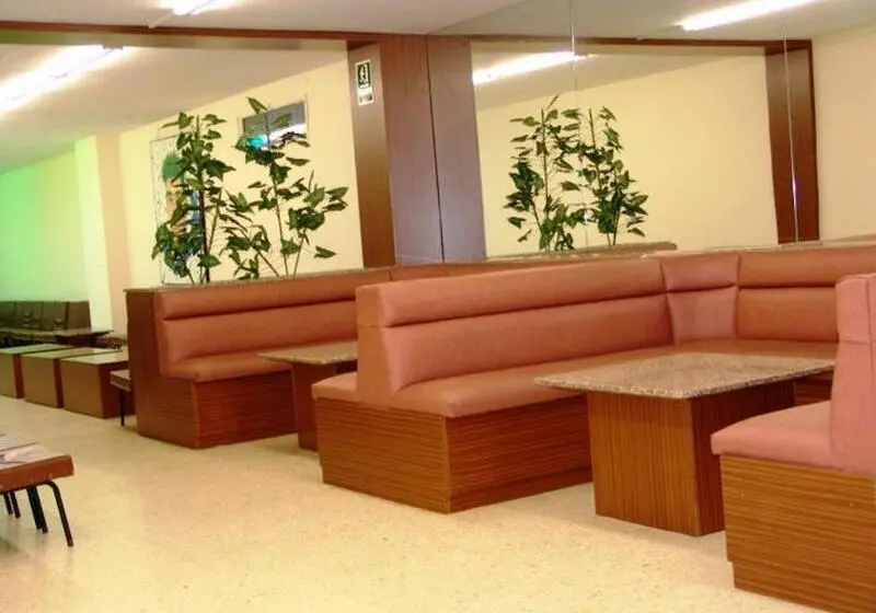 هتل Apartamentos La Solana