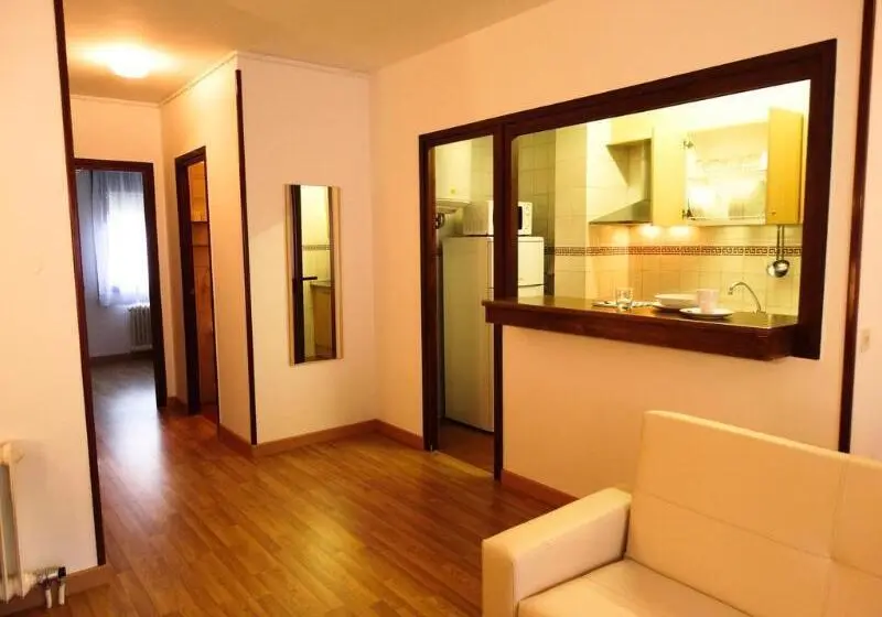 هتل Apartamentos La Solana