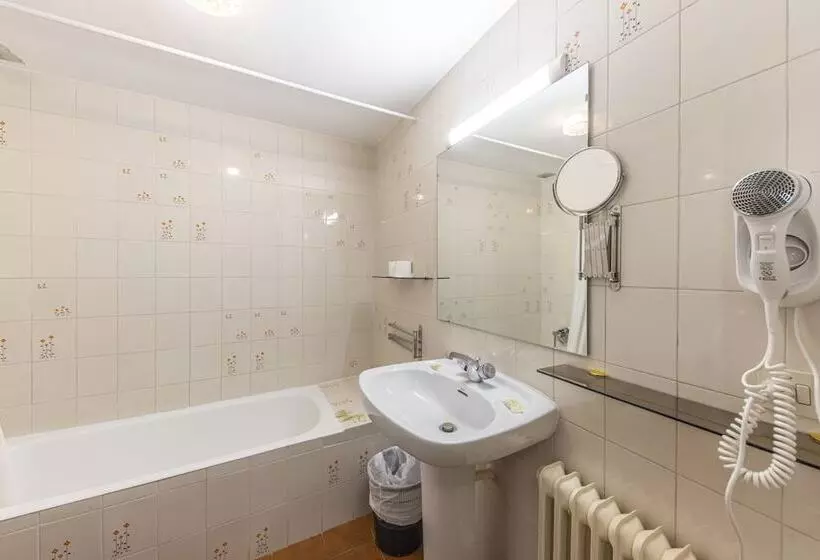 هتل Apartamentos La Solana