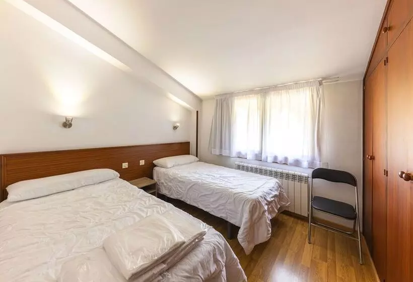هتل Apartamentos La Solana