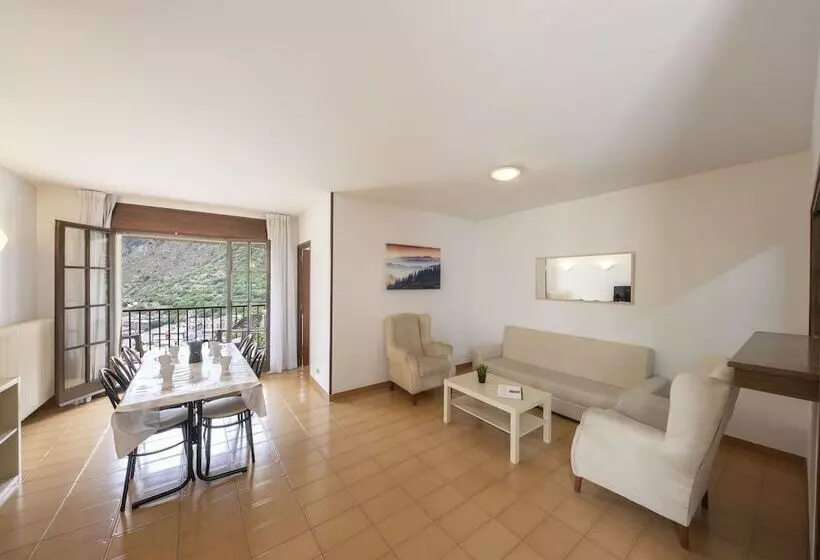 هتل Apartamentos La Solana