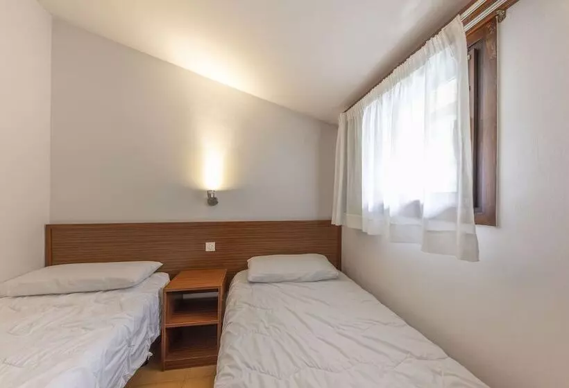 هتل Apartamentos La Solana