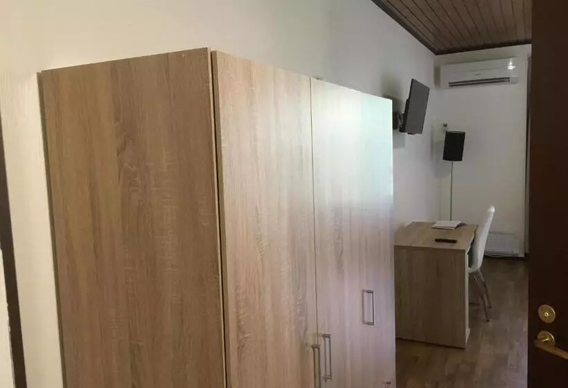 Hotelli Li Salpa