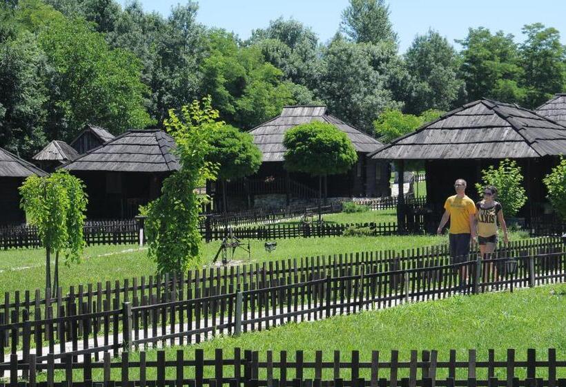 استراحتگاه Etno Selo Moravski Konaci