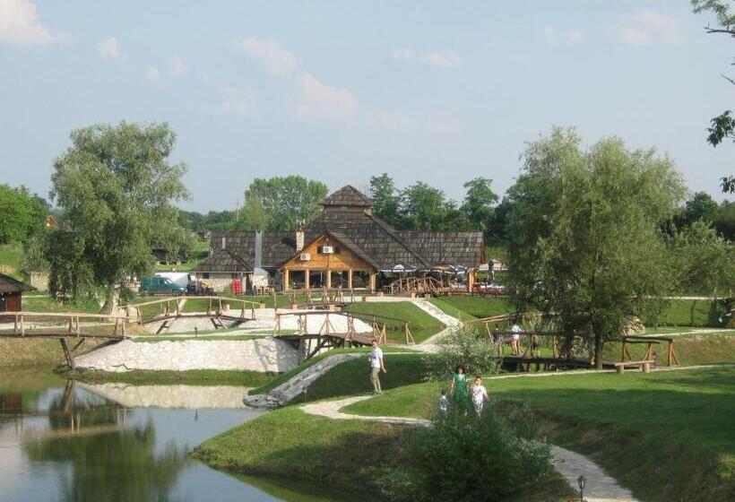 استراحتگاه Etno Selo Moravski Konaci