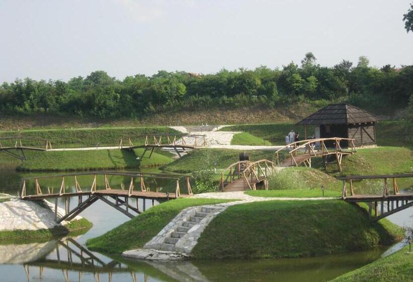 استراحتگاه Etno Selo Moravski Konaci