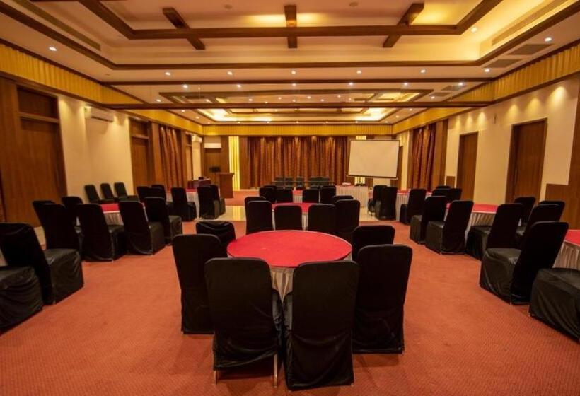 Resort Tropical Retreat By Zuper