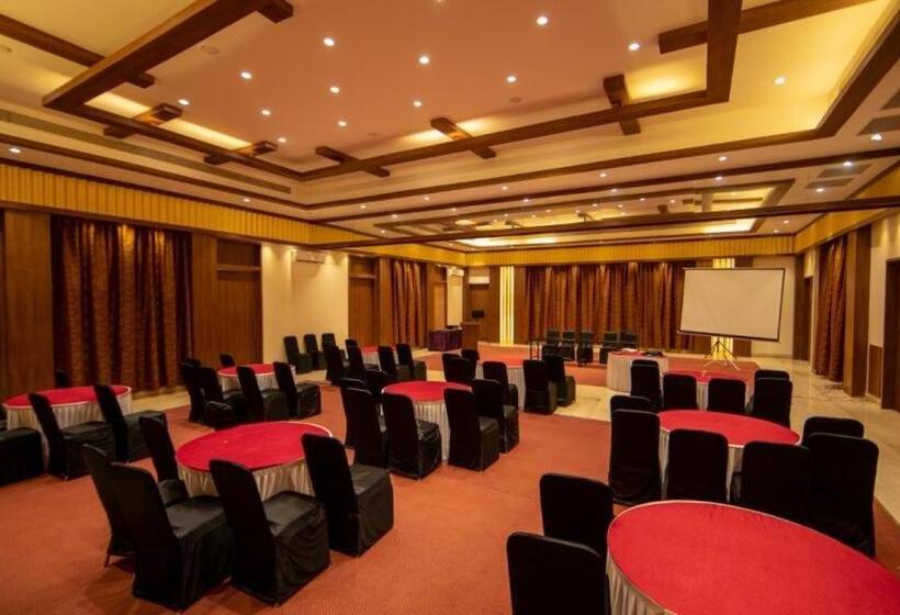 Resort Tropical Retreat By Zuper