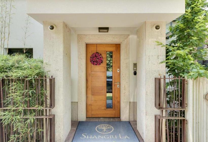 تختخواب و صبحانه Shangri La Rooms