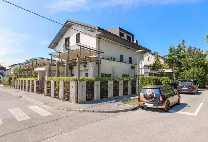 تختخواب و صبحانه Shangri La Rooms