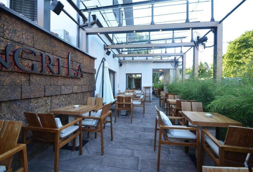 تختخواب و صبحانه Shangri La Rooms