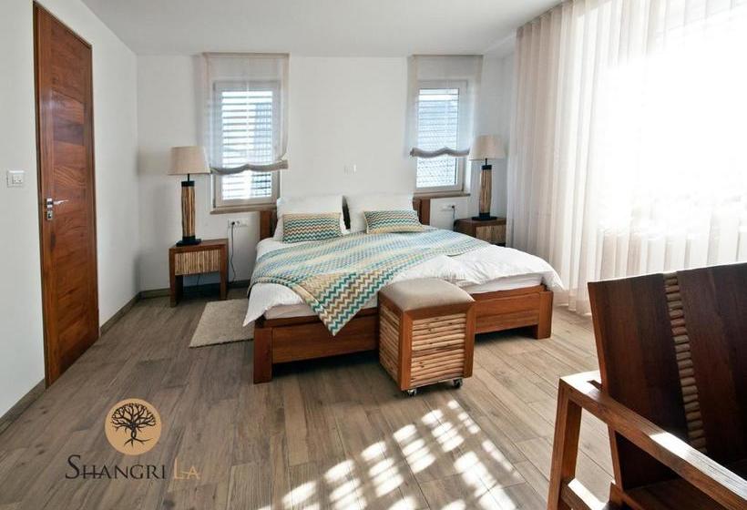 تختخواب و صبحانه Shangri La Rooms