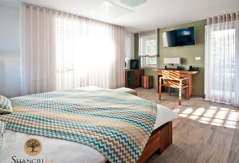 تختخواب و صبحانه Shangri La Rooms