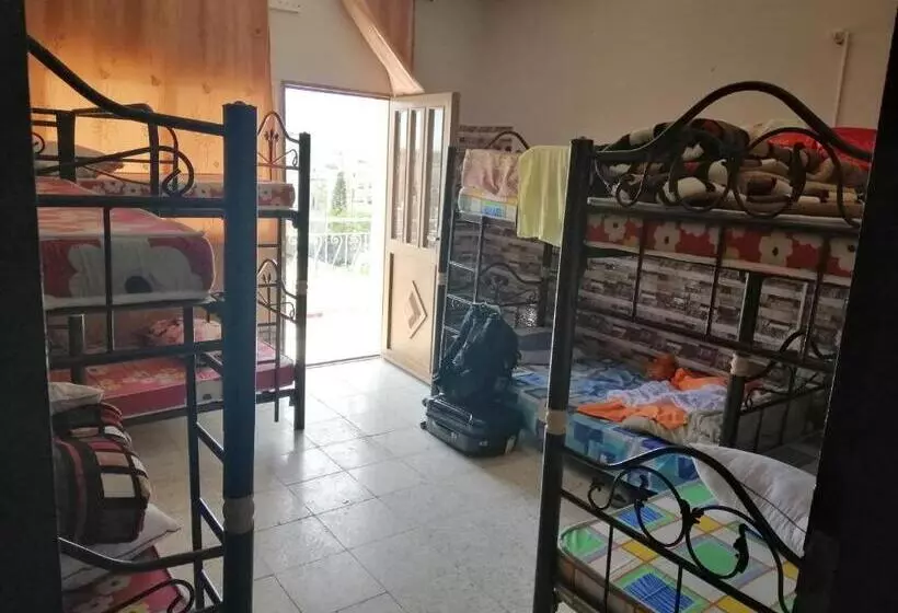 Bunksurfing Hostel