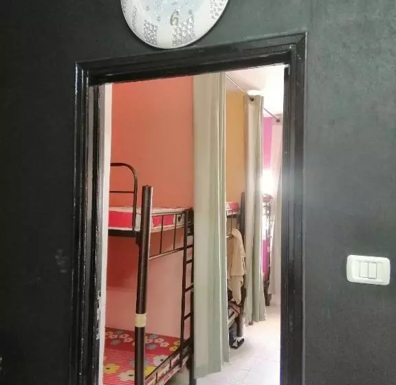 Bunksurfing Hostel
