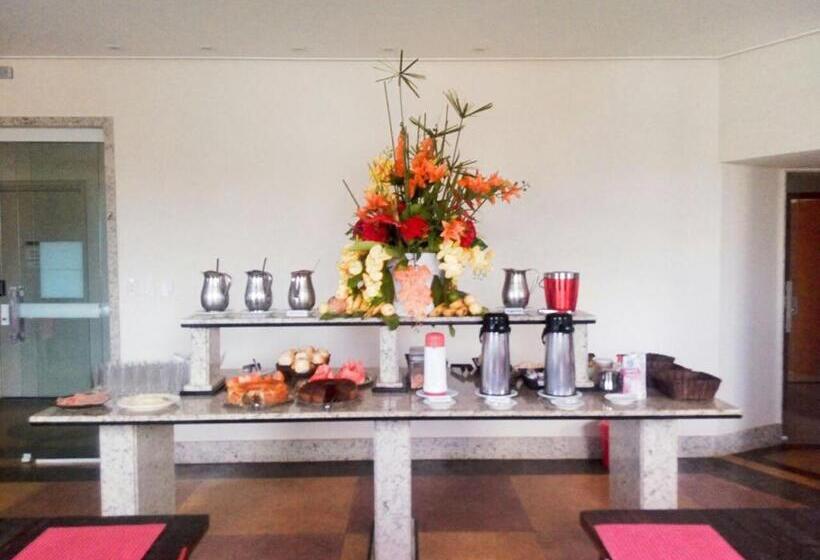 בית מלון כפרי Colatina Plaza