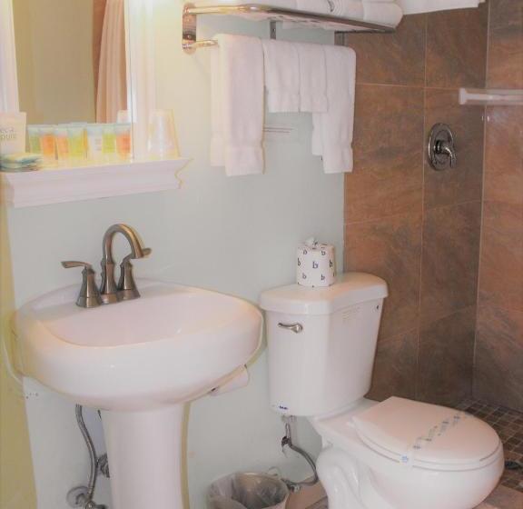 酒店 Eagle Crater Lake Inn