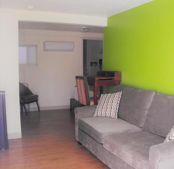 酒店 Eagle Crater Lake Inn