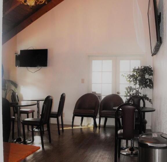 酒店 Eagle Crater Lake Inn