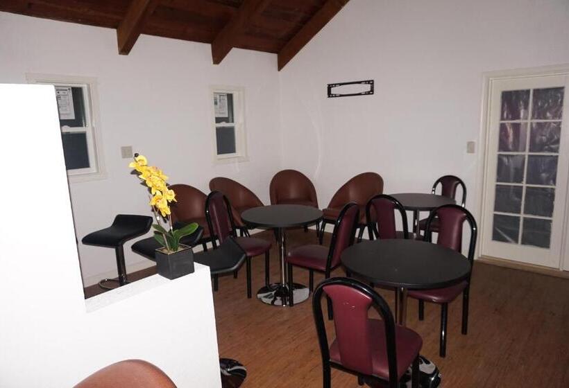 酒店 Eagle Crater Lake Inn