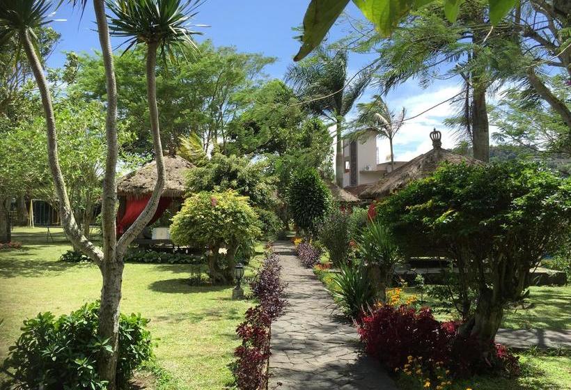 בית מלון כפרי The La Oma Cafe &