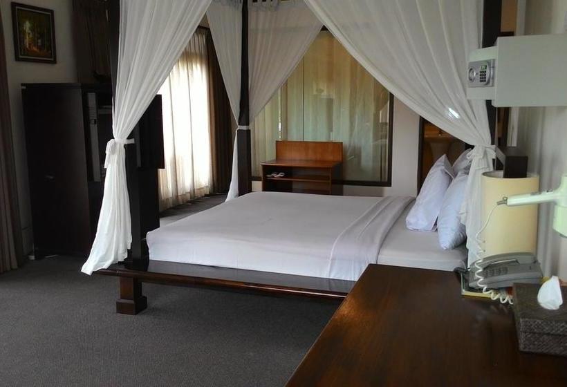 בית מלון כפרי The La Oma Cafe &