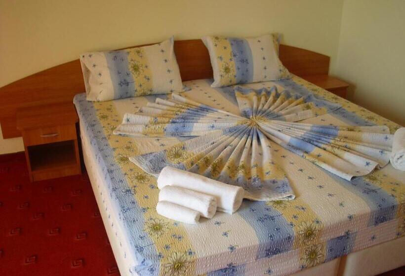 בית מלון כפרי Varvara