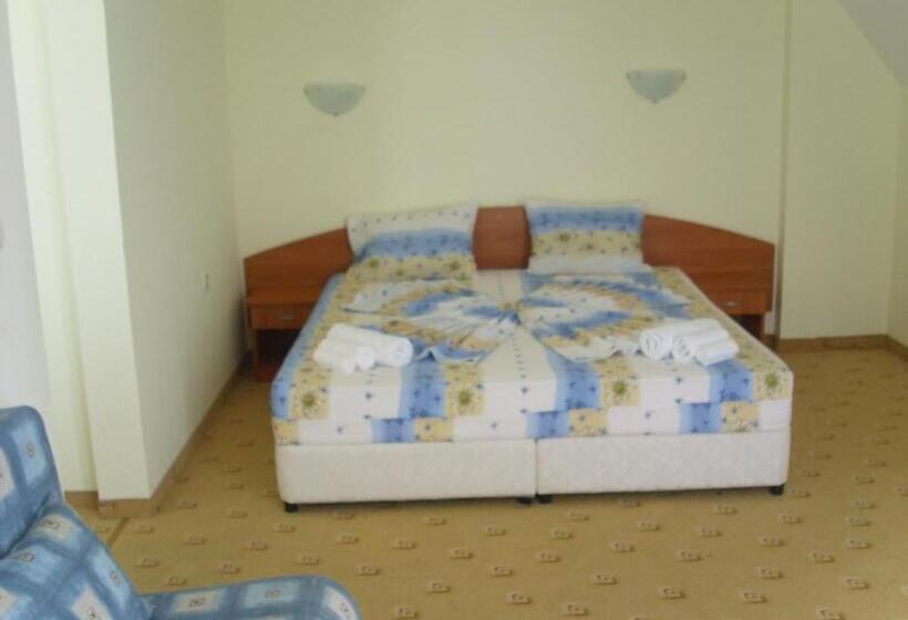 בית מלון כפרי Varvara