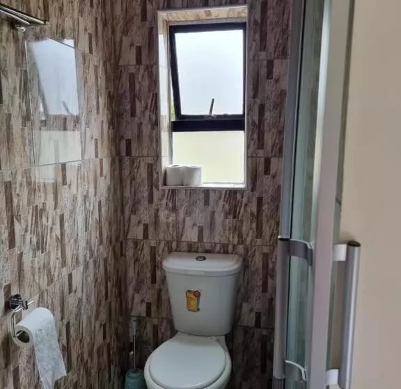 تختخواب و صبحانه Gono Compound