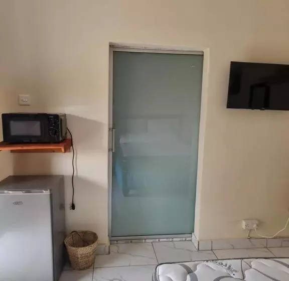 تختخواب و صبحانه Gono Compound