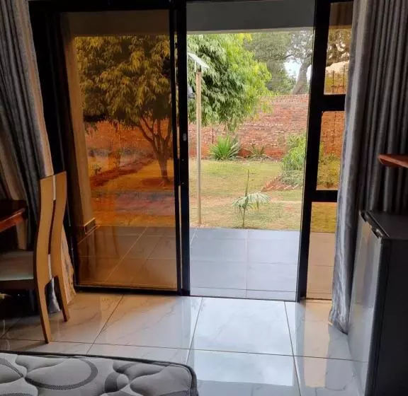 تختخواب و صبحانه Gono Compound