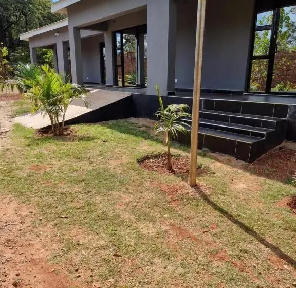 تختخواب و صبحانه Gono Compound