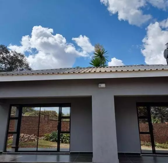 تختخواب و صبحانه Gono Compound