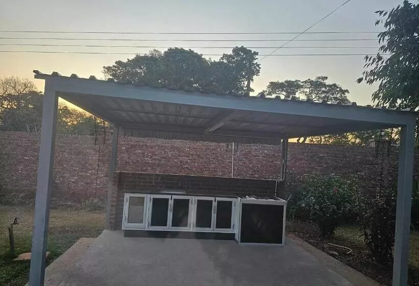 تختخواب و صبحانه Gono Compound