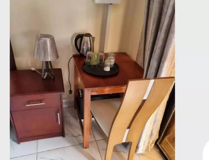 تختخواب و صبحانه Gono Compound