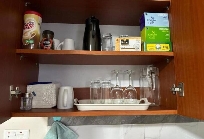 تختخواب و صبحانه Travel Hive