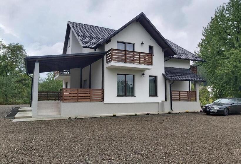 هتل Pensiunea La Cazaci