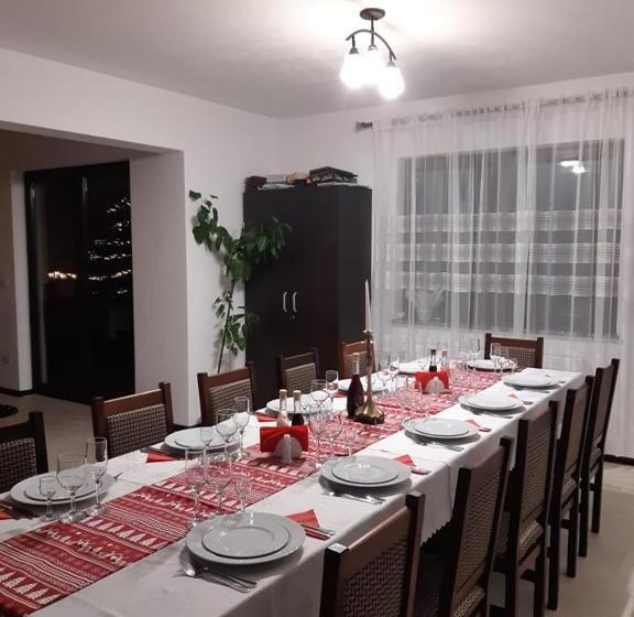 هتل Pensiunea La Cazaci