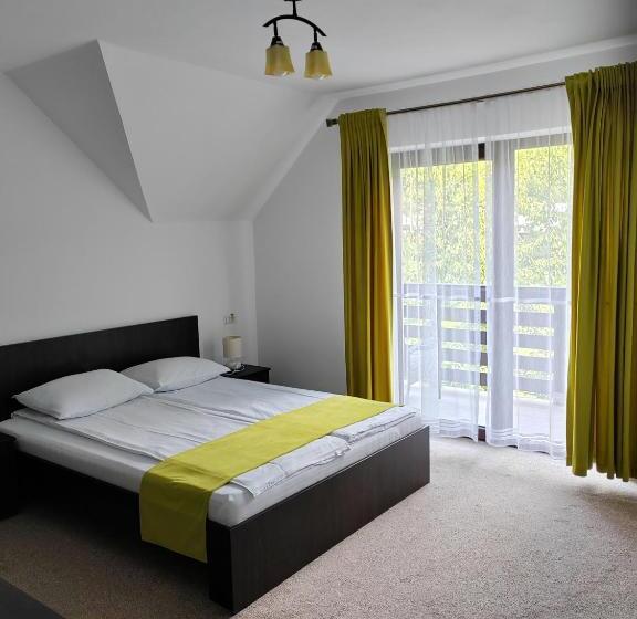 هتل Pensiunea La Cazaci