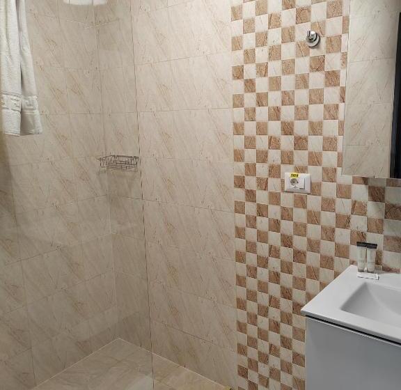 هتل Pensiunea La Cazaci